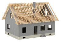 Haus im Bau mit Kran