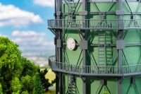 Gasometer mit Rohrleitungen