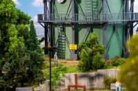 Gasometer mit Rohrleitungen