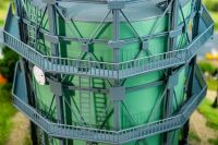 Gasometer mit Rohrleitungen