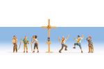 Bergwanderer mit Gipfelkreuz