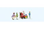 Weihnachtsmann im Sessel. Mutter und Kind