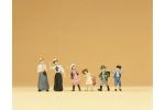 Frauen und Kinder. Um 1900