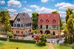 Fachwerkhaus mit Wirtschaftsgeb�ude