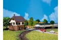 Bahnbergang mit Stellwerk
